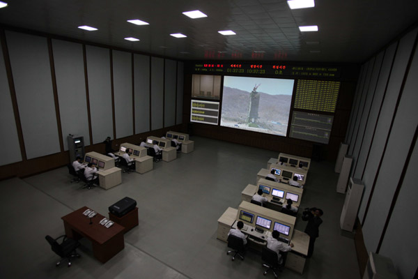 Pyongyang begins fueling rocket