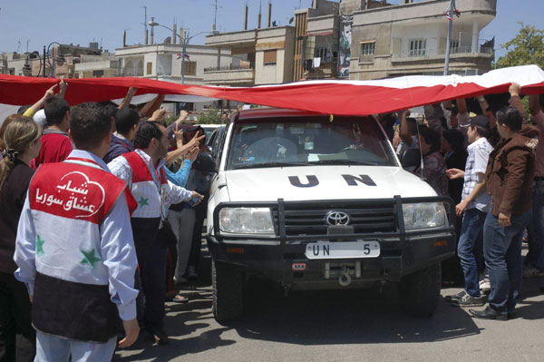 UN observers tour central Syria