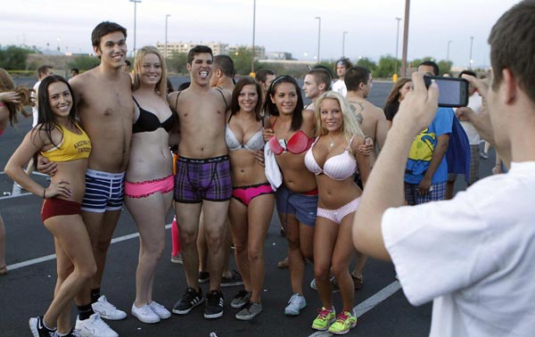 Arizona students get half-naked for charity