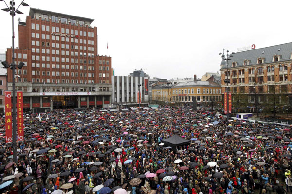 Tens of thousands protest at Norway Breivik trial