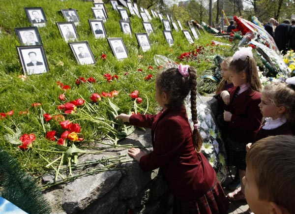 People mourn Chernobyl victims