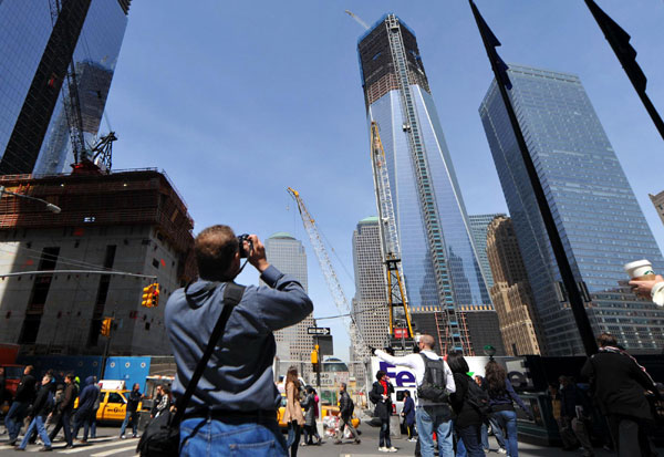 One World Trade Center becomes NY's tallest