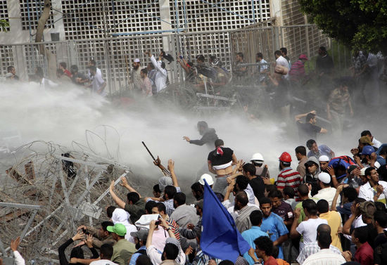 Egypt army imposes curfew after clashes