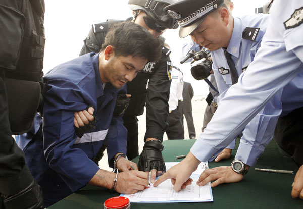 Suspect in fishermen killing handed over to China