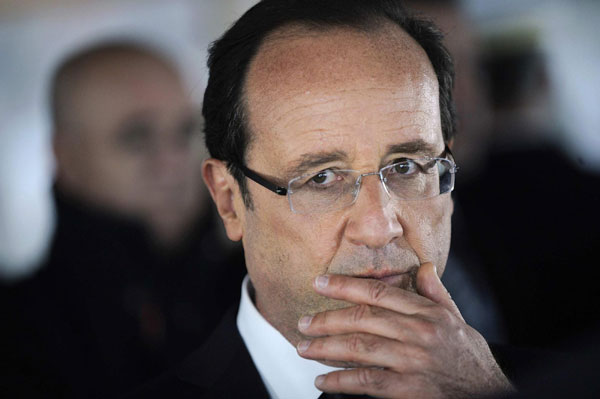 Hollande says creating jobs 'priority'