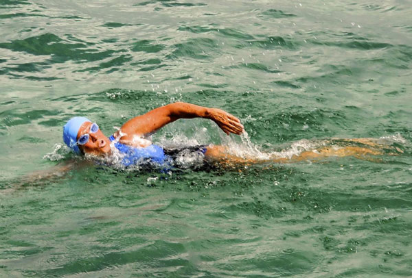 Nyad braves sharks to swim from Cuba to Florida