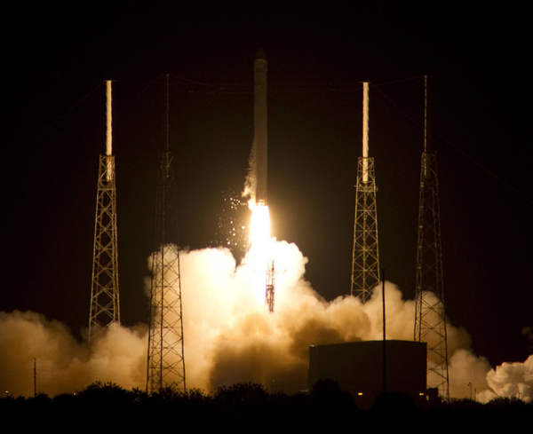 SpaceX commercial cargo capsule blasts off