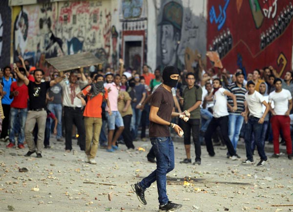 110 injured in clashes at Cairo's Tahrir Square