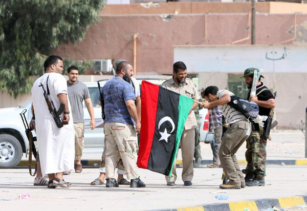 Libyan pro-govt forces seize old Gadhafi bastion