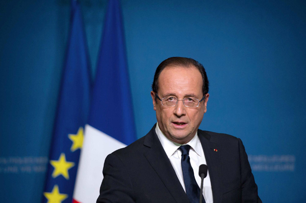 Hollande calls for competitiveness to promote growth
