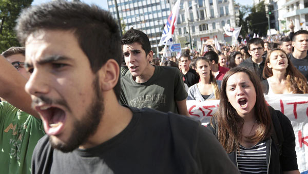 Greece hit by strike on eve of key vote