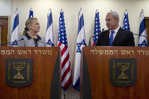 Clinton meets Netanyahu, seeking Gaza truce