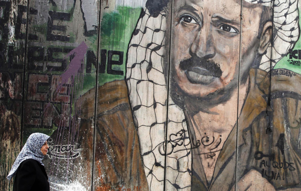 Technicians start to exhume Arafat's remains
