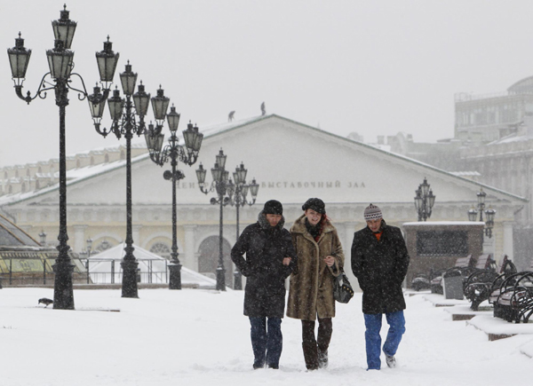 Heavy snow hits Moscow