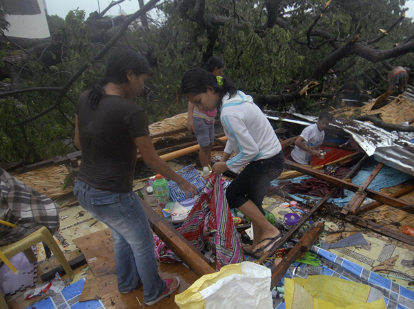 Typhoon Bopha kills 129 in the Philippines