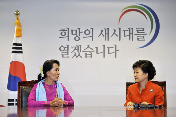 S. Korean leaders meet with Aung San Suu Kyi