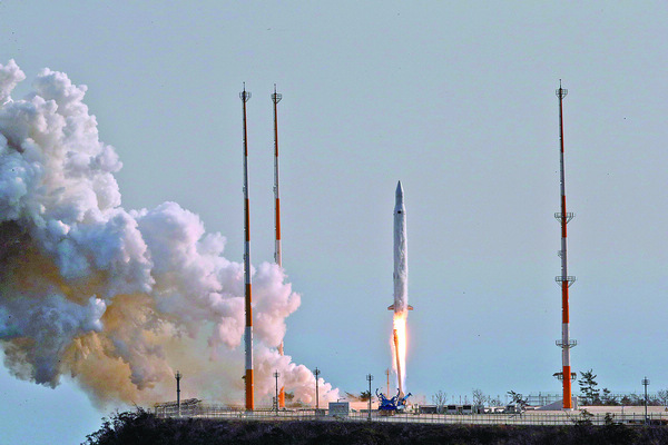 Launch propels ROK into space age