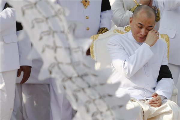 Cambodia begins funeral procession for Sihanouk