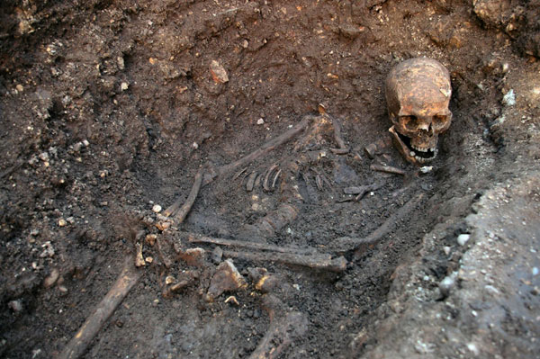 Archaeologists find body of English king in car park