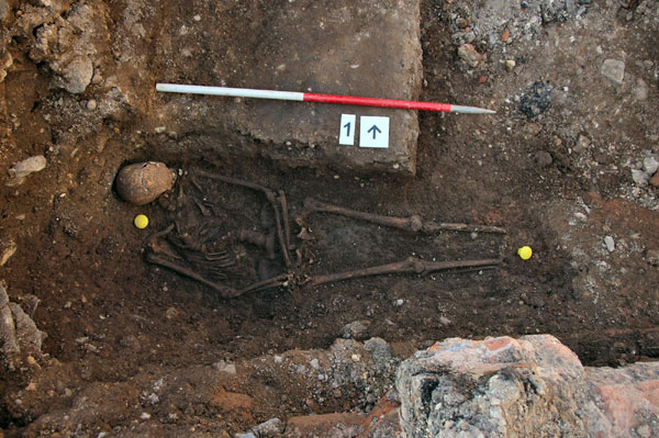 Archaeologists find body of English king in car park
