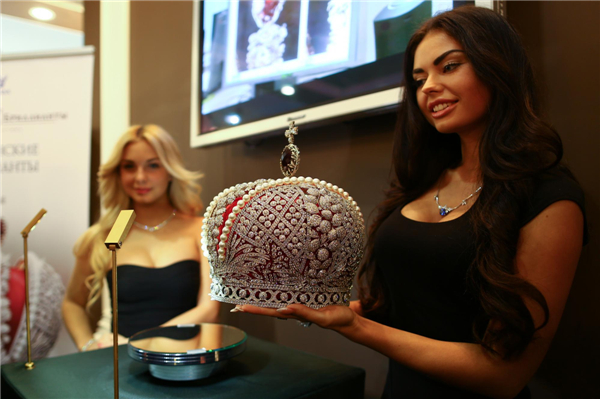 Imitation of Russian Empress' crown unveiled