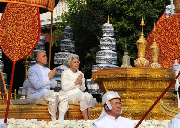 Funeral of Sihanouk ends, remains placed in palace