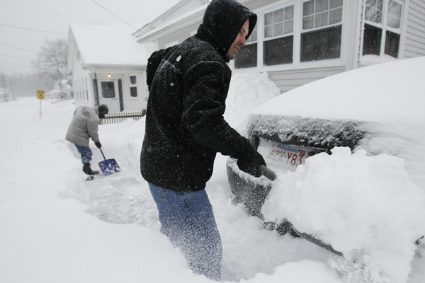 Blizzard hammers US Northeast, 700,000 lose power