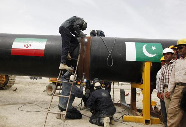 US threatens sanctions on Pakistan over Iran pipeline