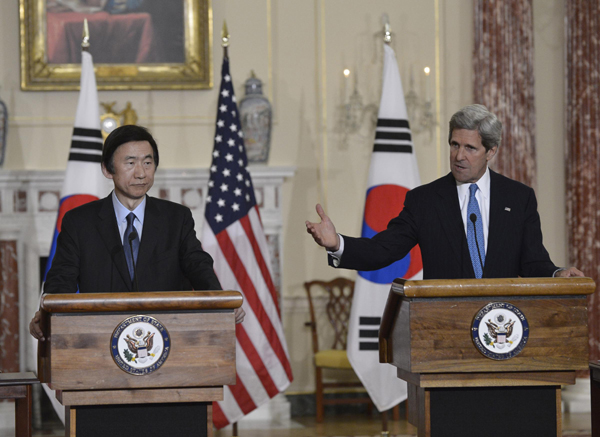 Kerry reaffirms defense commitment to ROK, Japan