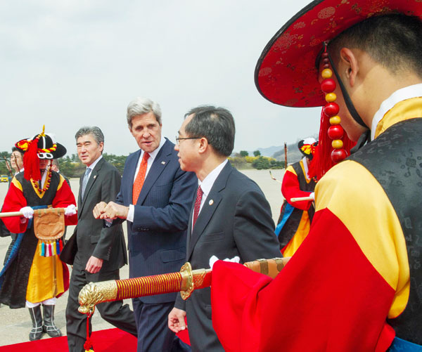 Kerry in Seoul to discuss tensions