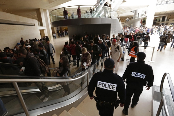 Paris Louvre museum reopens after closure