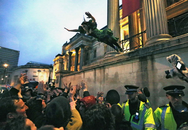 Thatcher death 'party' in London draws hundreds