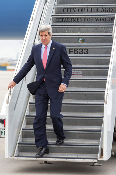 Kerry meets family of diplomat killed in blast