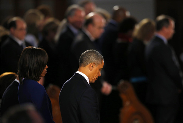 Obama attends service for bombing victims