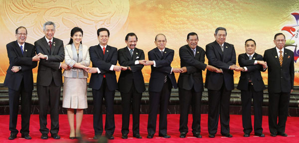 ASEAN leaders satisfied with progress of AEC