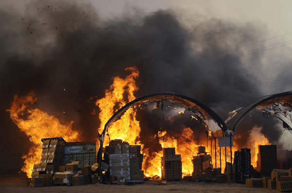 Wildfire rages northwest of Los Angeles