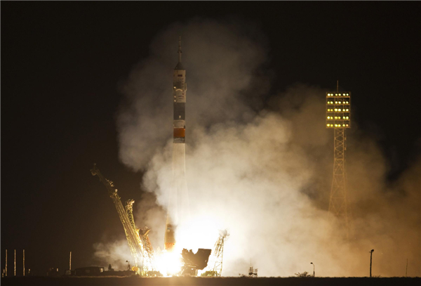 Intl crew blasts off for space station