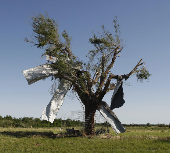 Oklahoma tornadoes kill at least nine