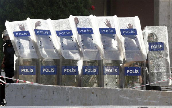 Thousands take to streets in Turkey, clash with police