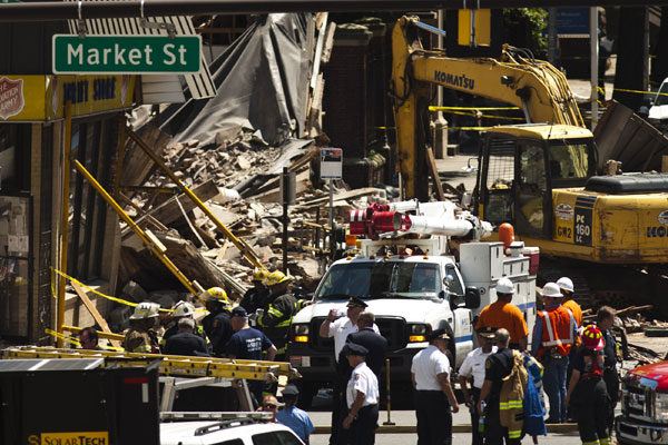 Building collapses in US Philadelphia