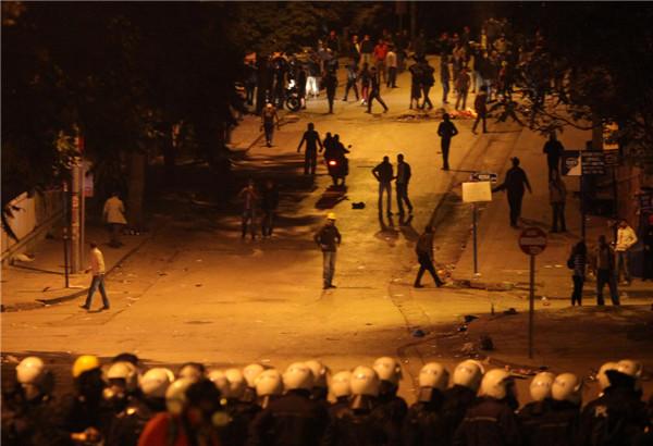 Turkish police use tear gas to disperse demonstrators
