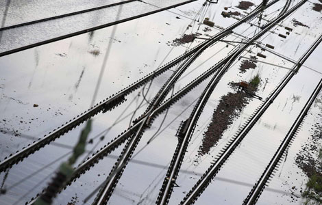 Thousands flee in eastern Germany as dam bursts