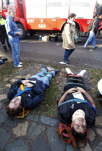 3 killed, hundreds injured in Argentina train crash