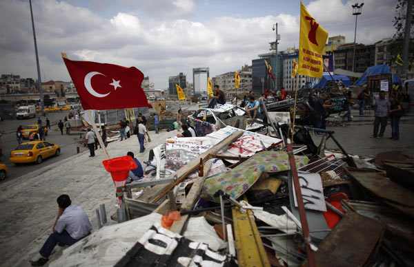 Turkey protesters refuse to leave Gezi Park