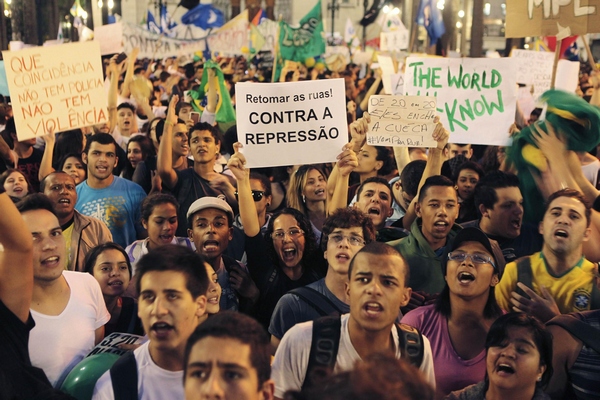 Rousseff praises Brazil protests