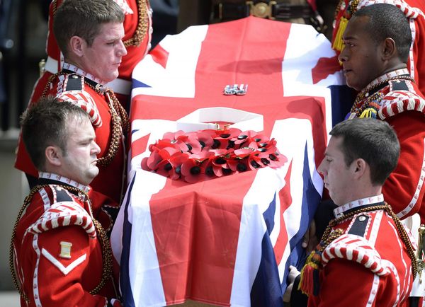 Cameron attends British soldier's funeral