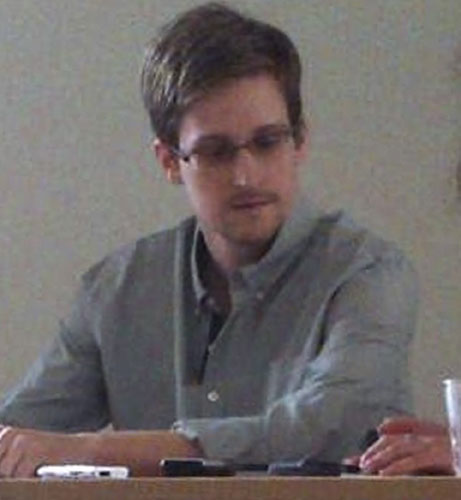 Snowden seeks political asylum in Russia