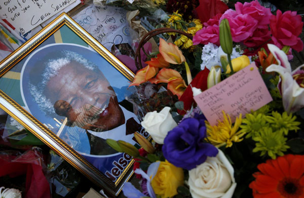 Mandela remains in critical but stable condition