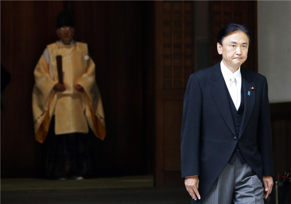 Two Japanese ministers visit Yasukuni shrine