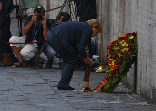 Merkel makes historic visit to Nazi Dachau camp